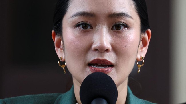 PM Thailand Paetongtarn Shinawatra Resmi Dipecat Paetongtarn Shinawatra resmi dipecat dari jabatan Perdana Menteri Thailand buntut skandal telepon dengan eks PM Kamboja Hun Sen.