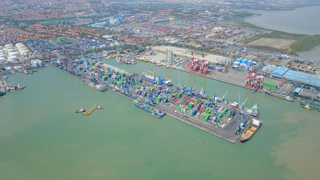 Serah terima pengelolaan TPK Berlian ini menjadi bagian dari proses pemurnian bisnis sebagai salah satu inisiatif strategis pasca penggabungan Pelindo.
