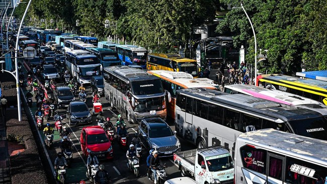TNI Minta Maaf Lalu Lintas Sekitar Monas Terganggu hingga 5 Oktober Mabes TNI menyampaikan permohonan maaf kepada masyarakat karena lalu lintas di sekitar Monas, Jakarta Pusat, akan terganggu hingga 5 Oktober mendatang.