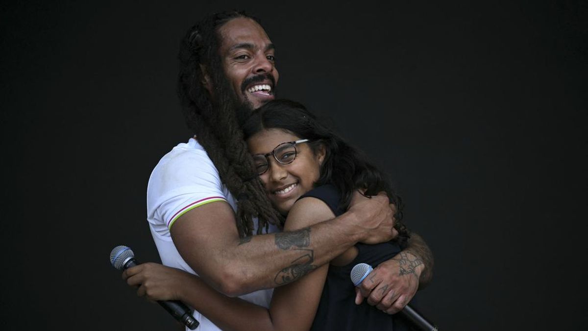 Profil Bob Vylan, Duo Punk Serukan Kematian IDF di Glastonbury 2025