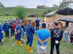 Polisi Ekshumasi Jenazah Guru di Soppeng yang Ditemukan Tewas Dalam Rumah