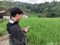 Kisah Warga Talagasari Garut Sulit Sinyal Internet