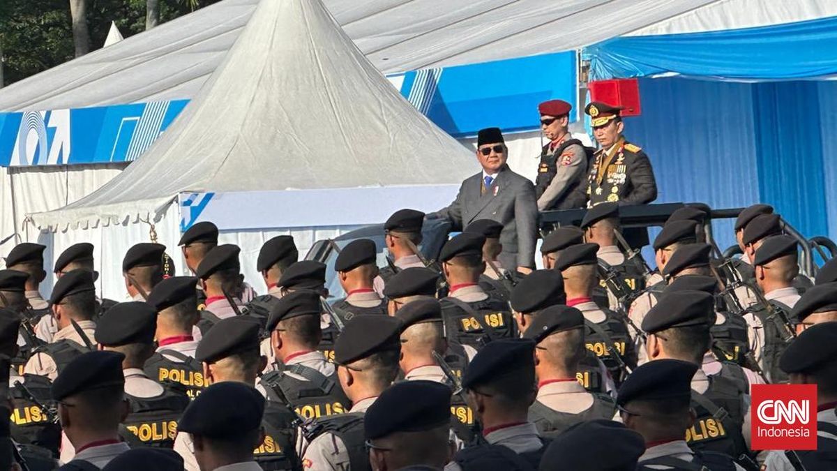 Prabowo Beri Tanda Kehormatan Kepada 7 Kesatuan dan 3 Anggota Polri