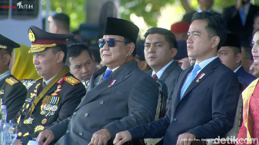 Presiden Prabowo Subianto dan Wapres Gibran Rakabuming Raka menghadiri HUT Bhayangkara ke-79 di Monas, Jakarta Pusat, Selasa (1/7/2025).