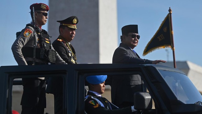 Presiden Prabowo Subianto menegaskan peran Polri sebagai ujung tombak menjaga kekayaan bangsa. Ia mendorong kepolisian untuk terus melayani rakyat dengan baik.