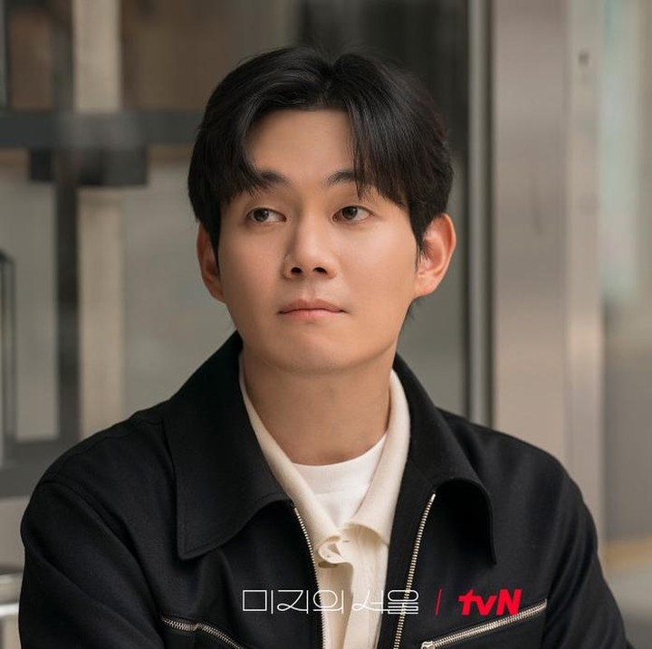 <p>"Saya pun menjadi penonton setia, dan saya menikmati tawa dan tangis di setiap episode serta terharu saat ceritanya menyentuh hati saya," tuturnya di kutip dari <em>Soompi</em>. (Foto: tvN)</p>