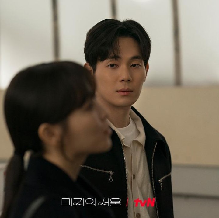 <p>Berbicara soal karier Ryu Kyung Soo, ia sudah aktif di dunia entertain sejak 2010, Bunda. Beberapa drama Korea dan film yang sudah ia bintangi antara lain <em>Confession</em>, <em>Itaewon Class</em>, <em>Resistance</em>, dan <em>Hostage: Missing Celebrity</em>. (Foto: tvN)</p>