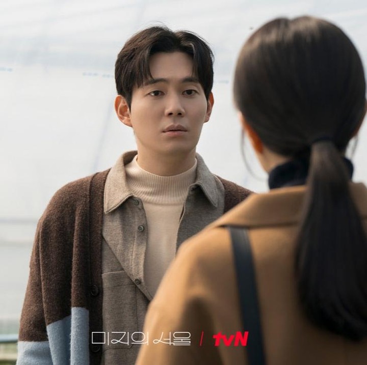 <p>Meski minim adegan romantis, Han Se Jin dan Yoo Mi Rae memiliki <em>chemistry</em> yang bagus. Se Jin disebut sebagai pria yang sangat memahami sosok Yoo Mi Rae. (Foto: tvN)</p>