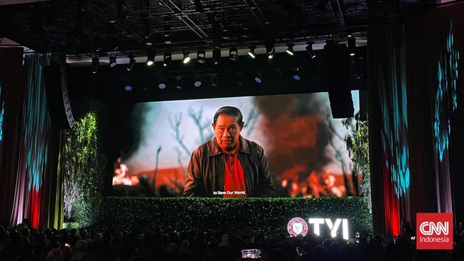 Video musik yang dirilis SBY merupakan versi terbaru lagunya yang berjudul Save Our World.