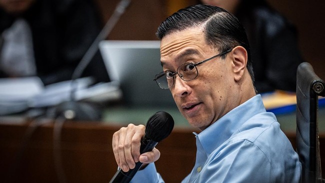 Terdakwa korupsi impor gula, Thomas Lembong, mengakui menerbitkan 21 izin selama menjabat Menteri Perdagangan. Ia didakwa merugikan negara Rp515 miliar.