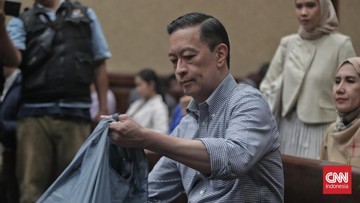 Tom Lembong Makan Gula Rafinasi di Ruang Sidang