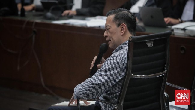 Terdakwa kasus korupsi importasi gula Tom Lembong blak-blakan di ruang sidang soal kasus yang menjeratnya terkait dengan beda pilihan di Pilpres 2024.