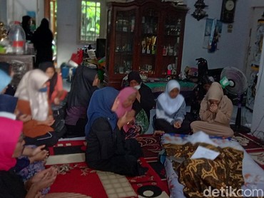 Tangis Istri Pecah Akui Ikhlas Rawat Hamdan ATT Sebelum Meninggal Dunia