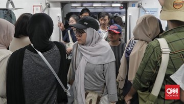 FOTO: Warga DKI Nikmati Transportasi Publik Rp1 di HUT Bhayangkara