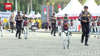 VIDEO: Robot-robot Polisi Unjuk Gigi di HUT Bhayangkara