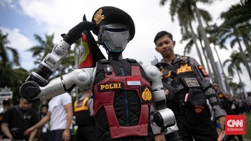 Robot Polisi Beri Hormat ke Prabowo saat Parade HUT Bhayangkara
