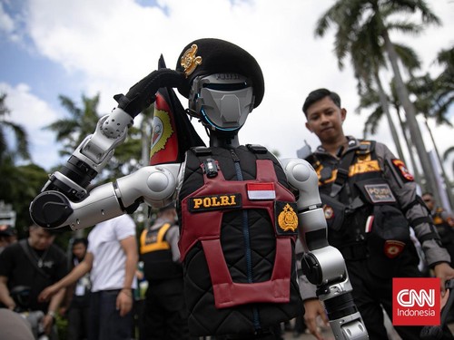 Robot Polisi Beri Hormat ke Prabowo saat Parade HUT Bhayangkara