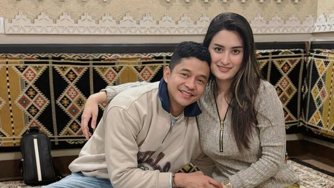 Kisah Sukses Angbeen Rishi Istri Adly Fairuz dari Jualan Peyek Kini Buka Rumah Makan