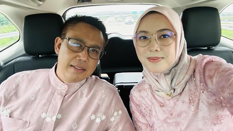 Anne Ratna Mustika Anne Ratna Mustika dan Iskandar