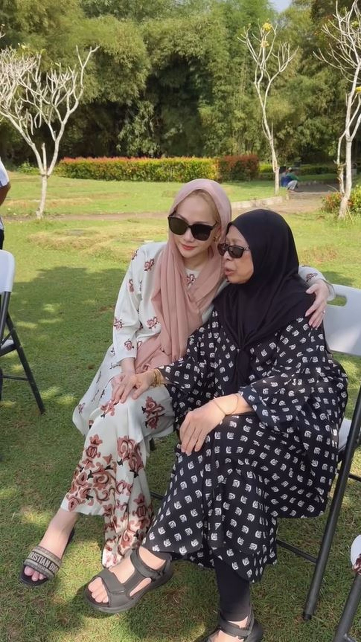 Bunga Citra Lestari Kunjungi Makam Ashraf