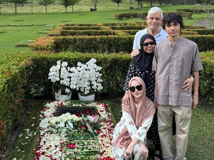 Bunga Citra Lestari Kunjungi Makam Ashraf Bersama Noah serta Bapak dan Ibu Mertua