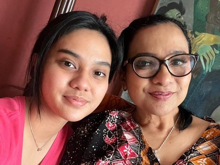 Shahnaz Haque Kenang Masa Kecil Sang Putri Charlotte yang Kini Jadi Dokter Hewan