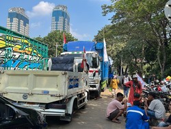 Video: Demo Sopir Truk di Jalan Medan Merdeka Selatan, Desak Revisi UU ODOL