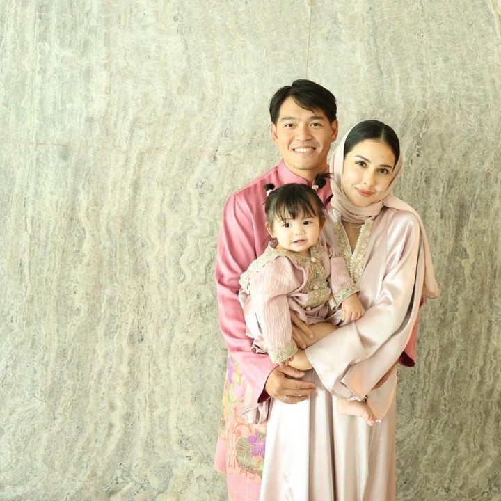 <p>Kehidupan pasangan artis tampaknya tak pernah lepas dari sorot publik. Salah satunya adalah pasangan Estelle Linden dan Pang Xue Kai yang telah mengarungi bahtera rumah tangga selama tiga tahun. (Foto: Instagram@estellelinden)</p>