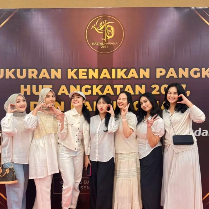 <p>Bahkan, belum lama ini, ia juga hadir menemani suami di acara Hari Bhayangkara. Momen itu dibagikan langsung oleh Febby melalui beberapa foto dan video yang diunggah di Instagram Stories.&nbsp;(Foto: Instagram@febbyrastanty)</p>