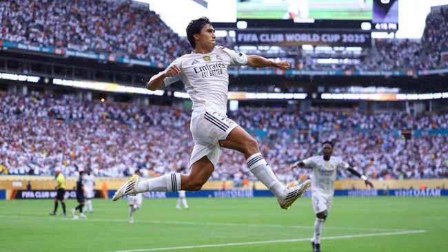 Gonzalo Garcia Bersinar Terang di Antara Bintang-bintang Madrid Gonzalo Garcia menjadi kejutan manis yang dihadirkan Real Madrid di Piala Dunia Antarklub 2025.