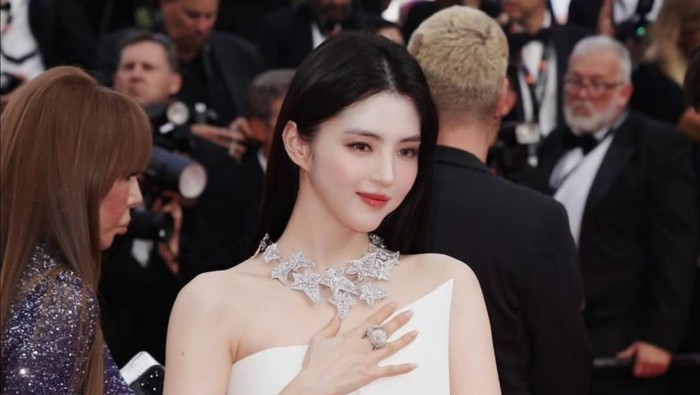 Baru Terungkap, Aktris Korea Han So Hee Hadiahkan Laptop untuk Puluhan Mahasiswa Jurusan Seni