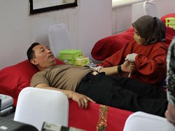 Kapolri Ikut Donor Darah di Peringatan Hari Bhayangkara Bersama KSPSI di Tangerang