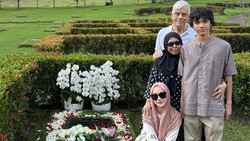 Komentar Tiko Aryawardhana Lihat BCL Ziarah ke Makam Ashraf Bareng Eks Mertua