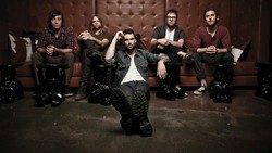 Lirik Lagu Love is Like - Maroon 5 & Lil Wayne