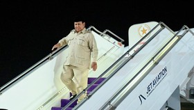 Prabowo Tiba di Tanah Air Usai Lawatan, Disambut Gibran hingga Dasco
