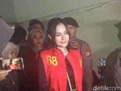 Nikita Mirzani Emosional hingga Jatuh Air Mata Dengar Kesaksian Anak