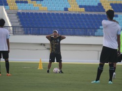 Pemain Asing Persela Belum Terlihat Latihan, Ini Kata Aji Santoso