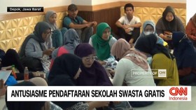 VIDEO: Orang Tua Serbu Sekolah Swasta Gratis di Depok