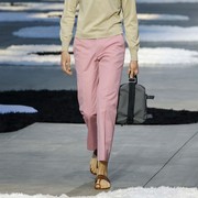 Flip-Flops Jadi High Fashion? Sandal Jepit Kini Jadi Statement Item Trending