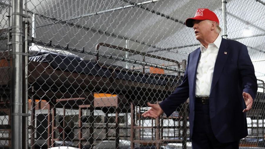Presiden Amerika Serikat Donald Trump perintahkan Biro Pemasyarakatan Federal untuk membangun dan membuka kembali penjara Pulau Alcatraz nan terkenal 'angker' di AS. (REUTERS/Evelyn Hockstein) Presiden Amerika Serikat Donald Trump perintahkan Biro Pemasyarakatan Federal untuk membangun dan membuka kembali penjara Pulau Alcatraz nan terkenal 'angker' di AS. (REUTERS/Evelyn Hockstein)