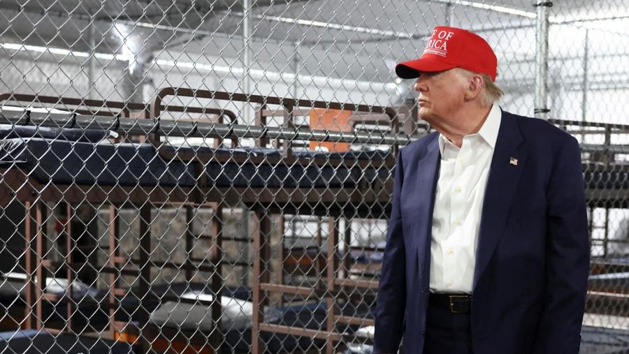 Presiden Amerika Serikat Donald Trump perintahkan Biro Pemasyarakatan Federal untuk membangun dan membuka kembali penjara Pulau Alcatraz nan terkenal 'angker' di AS. (REUTERS/Evelyn Hockstein)