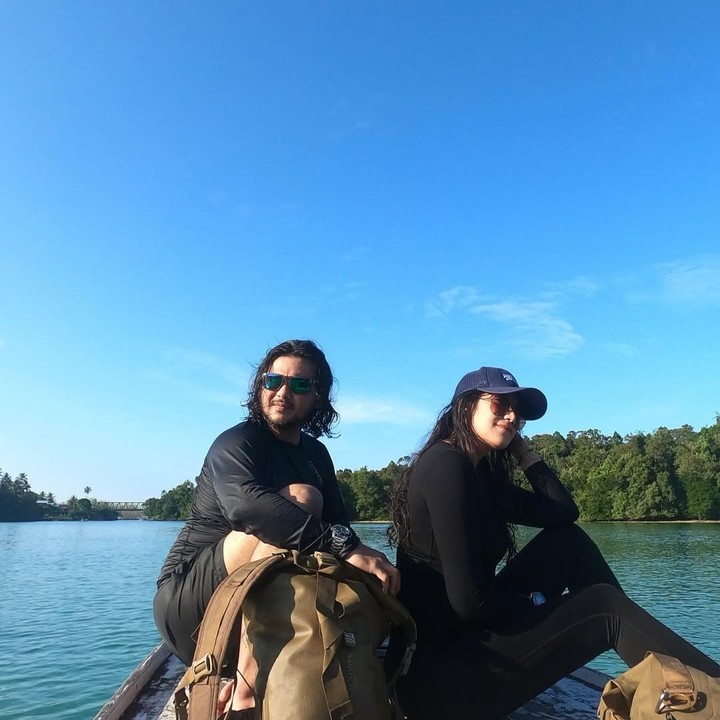 <p>Selain itu, keduanya juga sering menghabiskan waktu bersama dengan liburan ke luar kota. Bahkan, Ramon dan sang istri baru saja menikmati liburan di Berau, Kalimantan Timur, lho, Bunda.&nbsp;(Foto: Instagram@ramonytungka)</p>