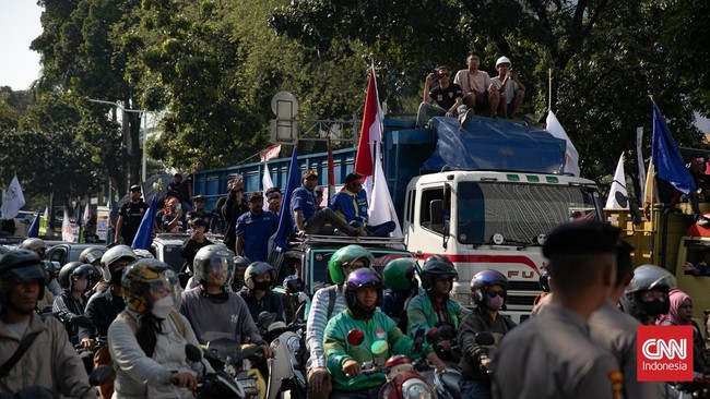 Ketua Umum API, Suroso, instruksikan pengemudi truk kibarkan bendera merah putih jelang HUT RI. Pelanggaran akan ditindak tegas.