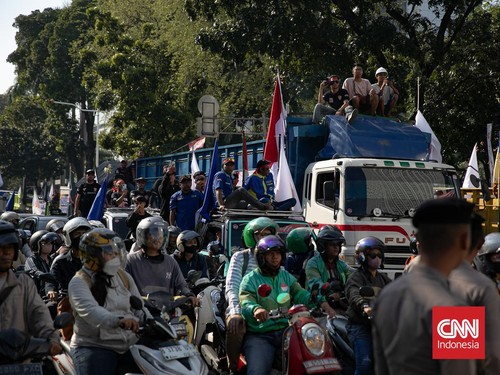 Asosiasi Truk Perintahkan Sopir Pasang Bendera Merah Putih