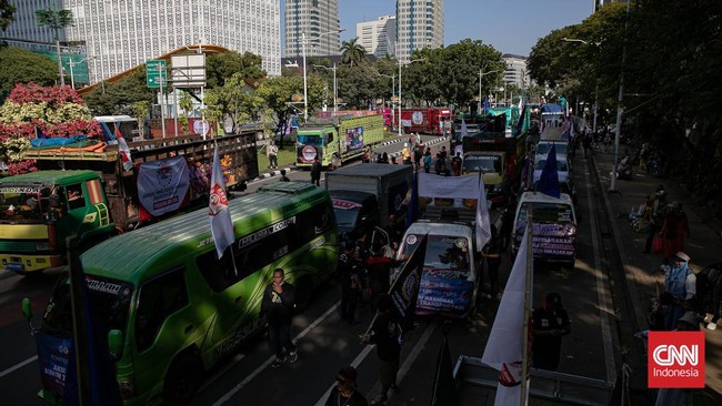 Pengamat mengimbau pemerintah mengubah pendekatan dalam mengatasi akar permasalahan truk ODOL yakni dengan menertibkan dari sisi hulu, yakni pemilik barang.