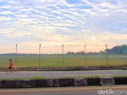 Warga Main Layang-layang Dekat Soetta, 21 Penerbangan Terganggu