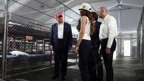 FOTO: Trump Kunjungi Penjara 'Angker' Alcatraz yang Akan Dibuka Lagi