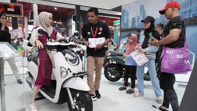 Penjualan sepeda motor di Indonesia berhasil tembus 3 juta unit sepanjang semester pertama 2025.