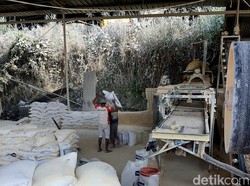 Penutupan Tambang Ilegal Ancam Sektor UMKM Batu Kapur di KBB
