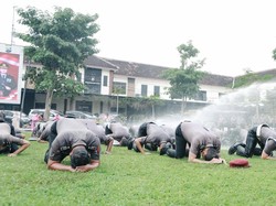 Tradisi Siraman, 77 Personel Polres Jombang Naik Pangkat